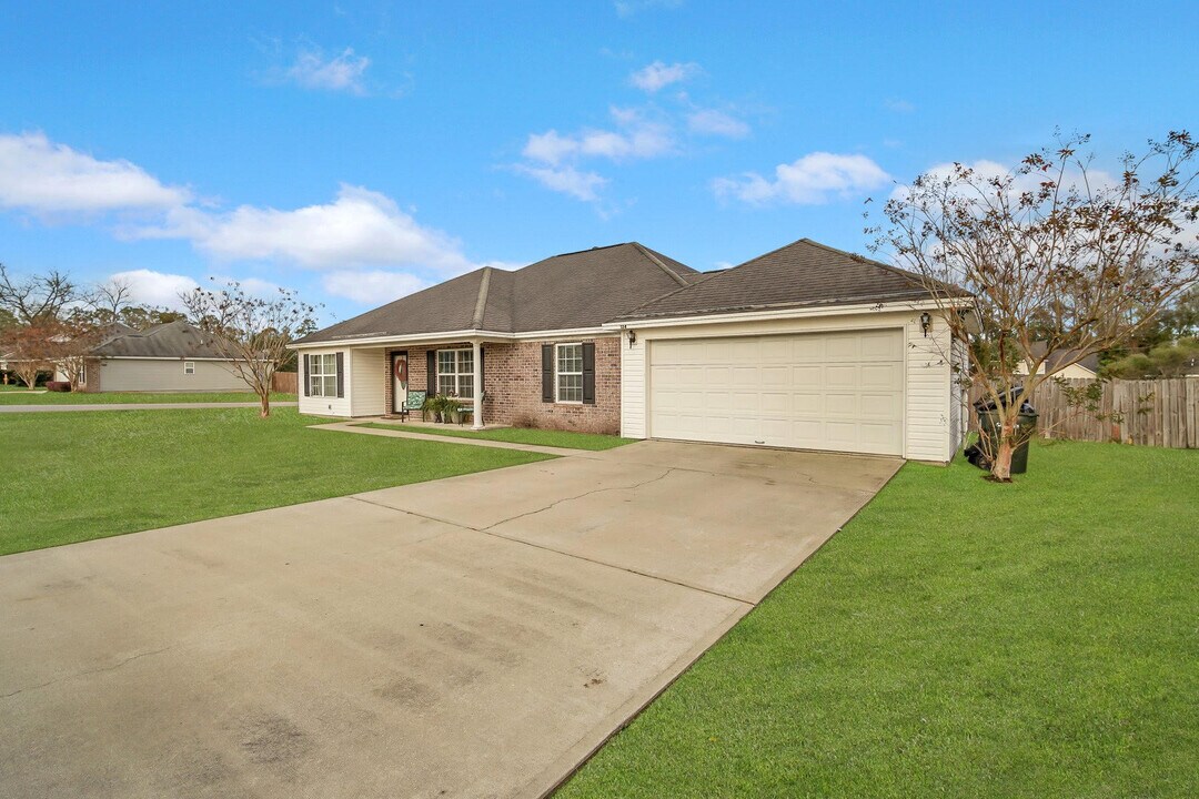 134 Auburn Cir in Glennville, GA - Building Photo