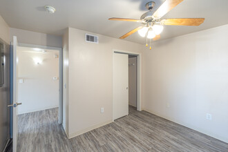 Padre De Vida Apartments in McAllen, TX - Building Photo - Interior Photo