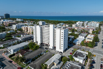 Byron Gardens Condominium in Miami Beach, FL - Building Photo - Building Photo