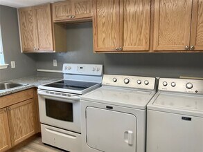 1517 TX-146 in La Porte, TX - Building Photo - Building Photo