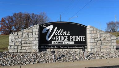 The Villas at Ridge Pointe in Kansas City, KS - Building Photo - Building Photo