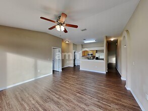 7653 Merchantville Cir in Zephyrhills, FL - Building Photo - Building Photo