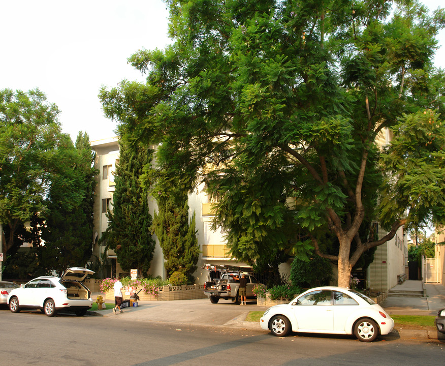 1411 N Poinsettia Pl in Los Angeles, CA - Foto de edificio