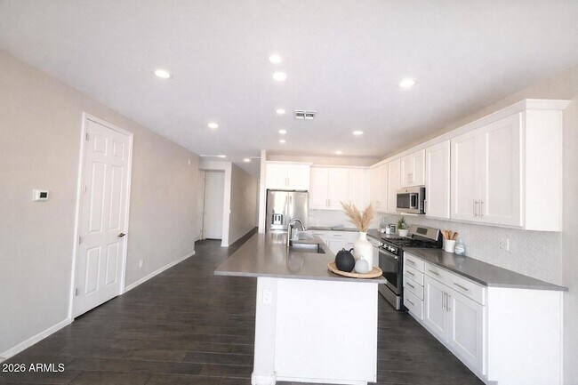 15698 W Woodlands Ave in Goodyear, AZ - Foto de edificio - Building Photo