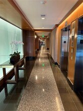 5025 Collins Ave in Miami Beach, FL - Building Photo - Building Photo