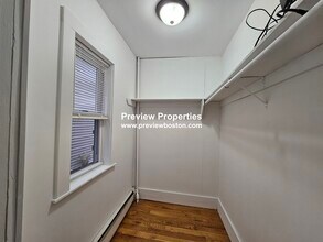 5 Lawrence Pl, Unit 1 in Boston, MA - Foto de edificio - Building Photo