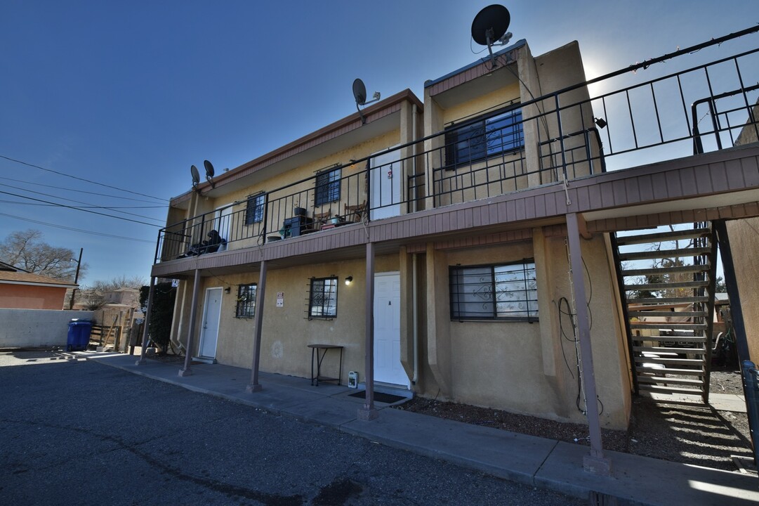 8408 Marquette Ave NE in Albuquerque, NM - Building Photo