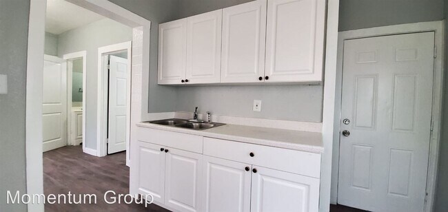 2401 Mallory Ave-Unit -UNIT B in Tampa, FL - Building Photo - Building Photo