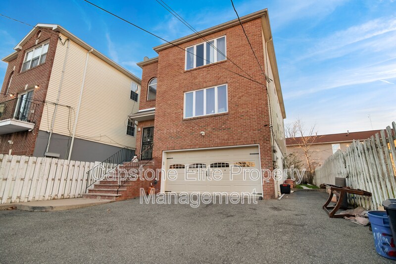 141-143-143 Norfolk St in Newark, NJ - Building Photo