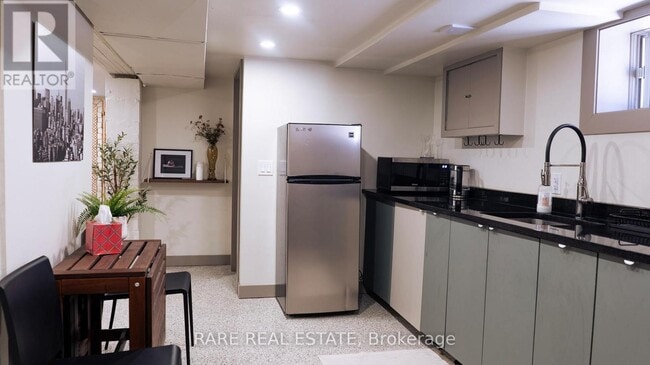 property at 33 Juliet Crescent