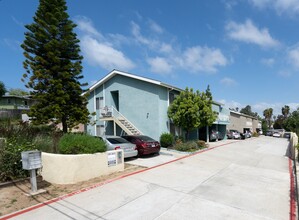 Hillside Village in Vista, CA - Building Photo - Building Photo