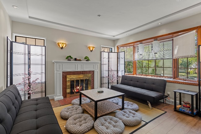 1015 E Verdugo Ave in Burbank, CA - Building Photo - Building Photo
