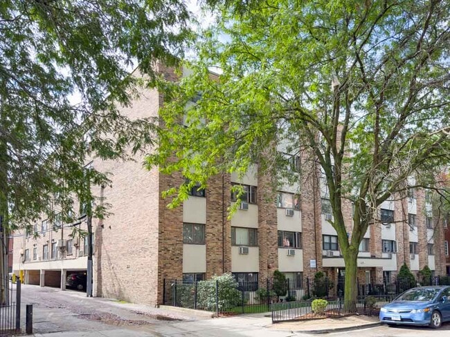 property at 630 W Wrightwood Ave