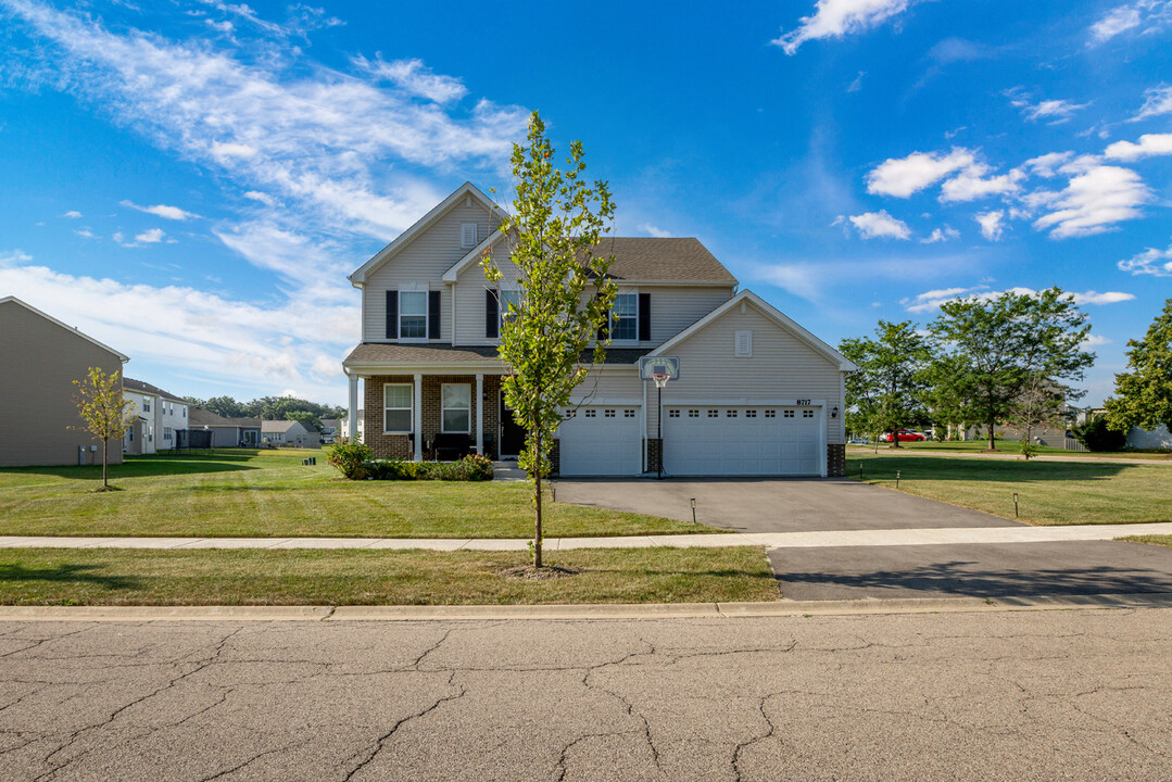 8717 Pebble Creek Ct in Wonder Lake, IL - Building Photo