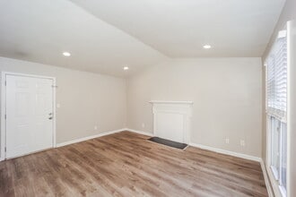 5380 Forest Downs Cir in College Park, GA - Foto de edificio - Building Photo