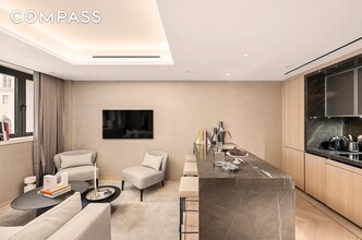 685 5th Ave in New York, NY - Building Photo - Building Photo