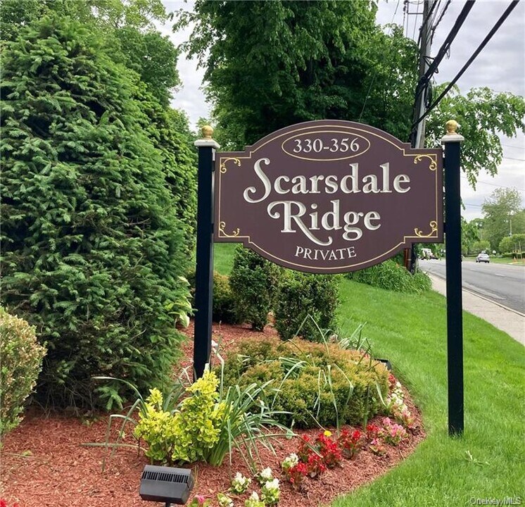 348 Central Park Ave in Scarsdale, NY - Foto de edificio