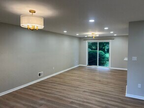 1211 Farmington Ave in West Hartford, CT - Building Photo - Building Photo