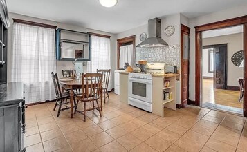 62 Hamilton St-Unit -3 in Worcester, MA - Building Photo - Building Photo