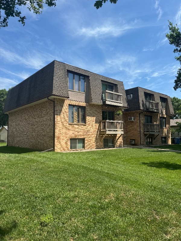 property at 480 12th Ave SW