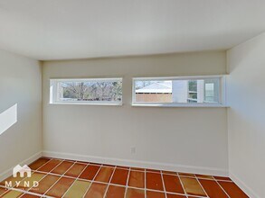 110 N Ravinia Dr in Dallas, TX - Building Photo - Building Photo