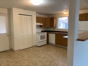 3037 Kane St in Klamath Falls, OR - Building Photo - Building Photo