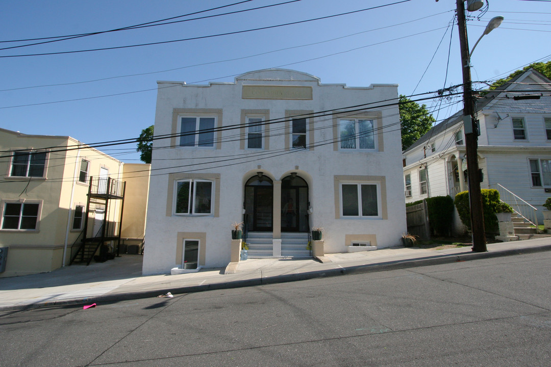 1 Columbia Pl in Port Washington, NY - Building Photo