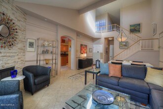 7893 E Joshua Tree Ln in Scottsdale, AZ - Foto de edificio - Building Photo