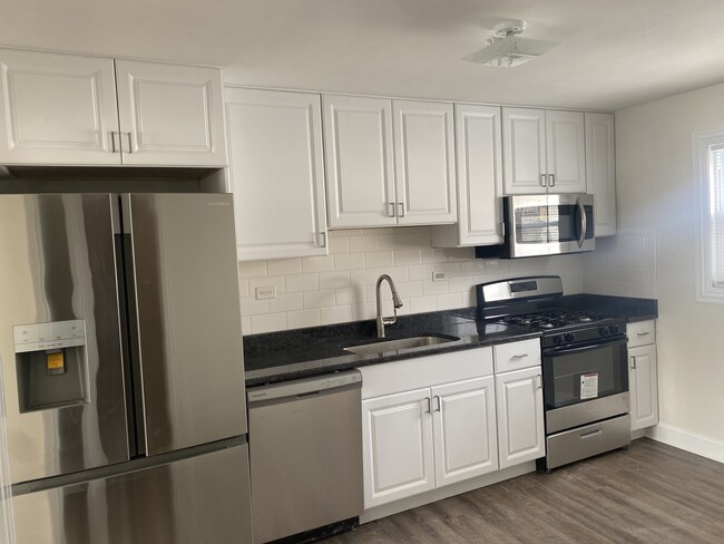 506 E 9th St, Unit 1 in Lockport, IL - Foto de edificio - Building Photo