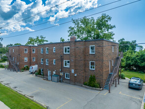 708 Brant St in Burlington, ON - Building Photo - Building Photo