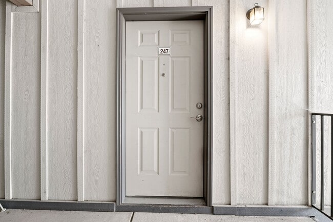 247 NW Greenwood Ave in Redmond, OR - Building Photo - Building Photo