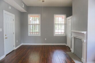 301 W Waldburg St in Savannah, GA - Building Photo - Building Photo