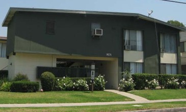 13415 Victory Blvd in Van Nuys, CA - Building Photo - Building Photo