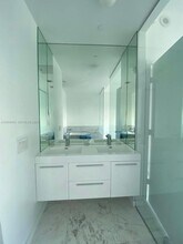 480 NE 31st St, Unit 2403 in Miami, FL - Building Photo - Building Photo
