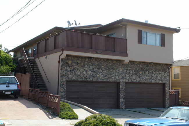 824 Liberty St in El Cerrito, CA - Foto de edificio - Building Photo