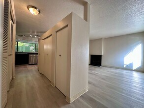 6955 SW Montauk Cir in Lake Oswego, OR - Building Photo - Building Photo