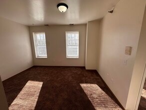 590 Parkview Dr in Detroit, MI - Foto de edificio - Building Photo