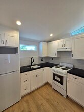 15657 Simonds St in Los Angeles, CA - Foto de edificio - Building Photo