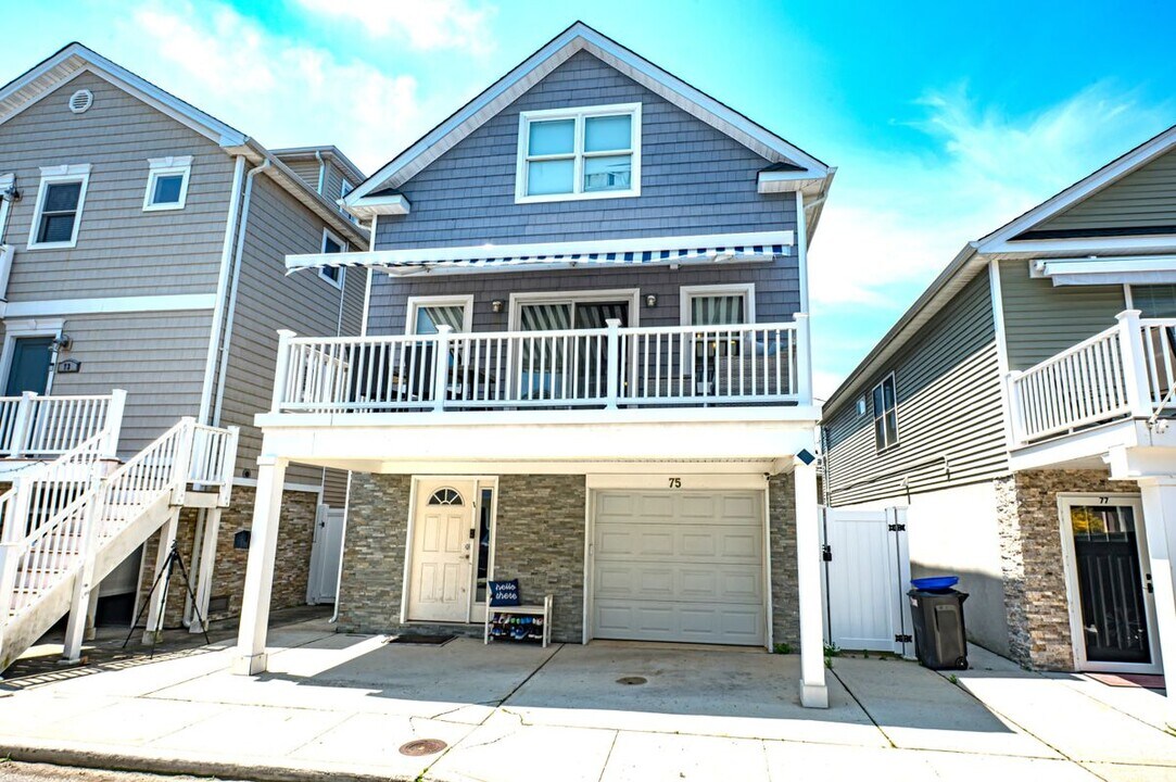 75 New Hampshire St in Long Beach, NY - Building Photo