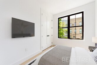 422 Humboldt St in Brooklyn, NY - Building Photo - Building Photo
