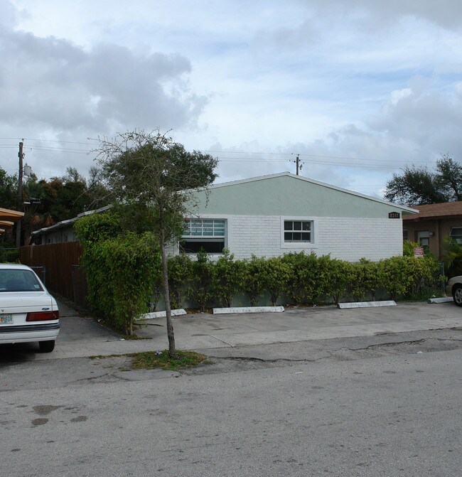 2317 Farragut St in Hollywood, FL - Building Photo - Building Photo