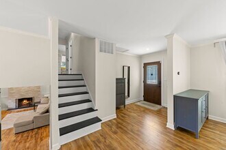 215 Longridge Ct in Naperville, IL - Building Photo - Building Photo