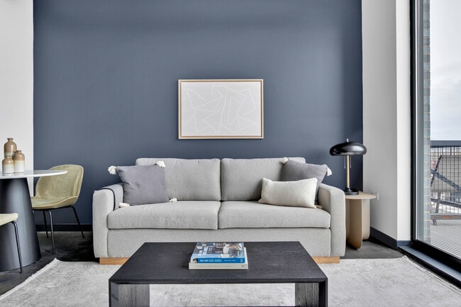 1647 N Milwaukee Ave in Chicago, IL - Building Photo - Building Photo