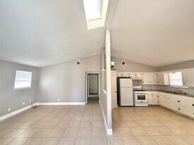 12842 Corpus Christi St in Houston, TX - Building Photo