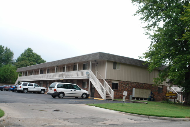 Biscayne Apartments in Wichita, KS - Building Photo - Building Photo