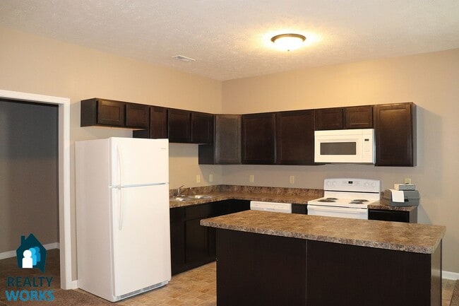 805 Charleston St in Lincoln, NE - Building Photo - Building Photo