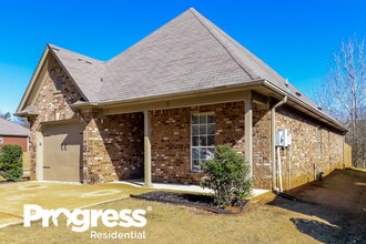 2093 Willow Glenn Dr in Birmingham, AL - Foto de edificio - Building Photo