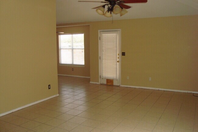 4998 Round Rock Dr in El Paso, TX - Building Photo - Building Photo