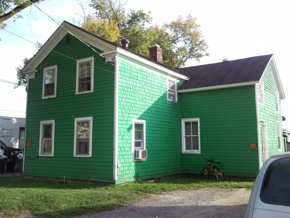 519 W Dominick St in Rome, NY - Building Photo