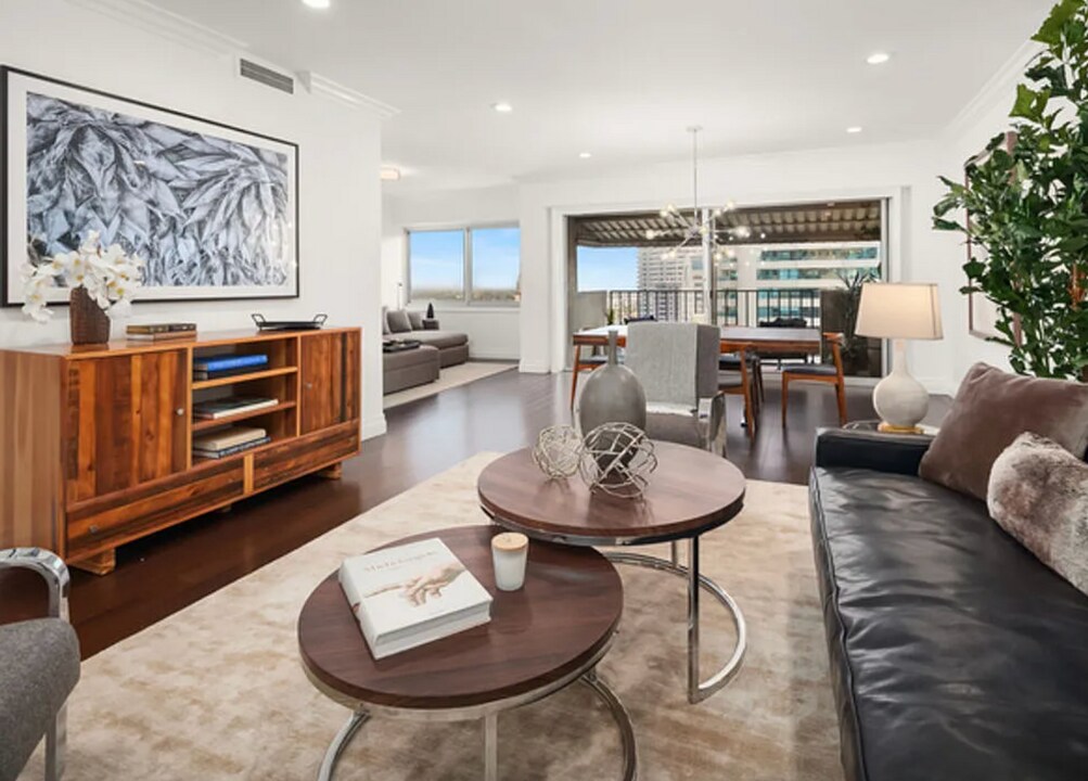 10450 Wilshire Blvd in Los Angeles, CA - Building Photo